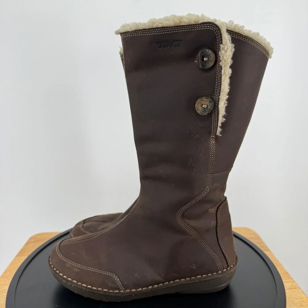 Teva Brown Leather Tall Boots Faux Shearling Lined Spider Rubber Sole Womens 8