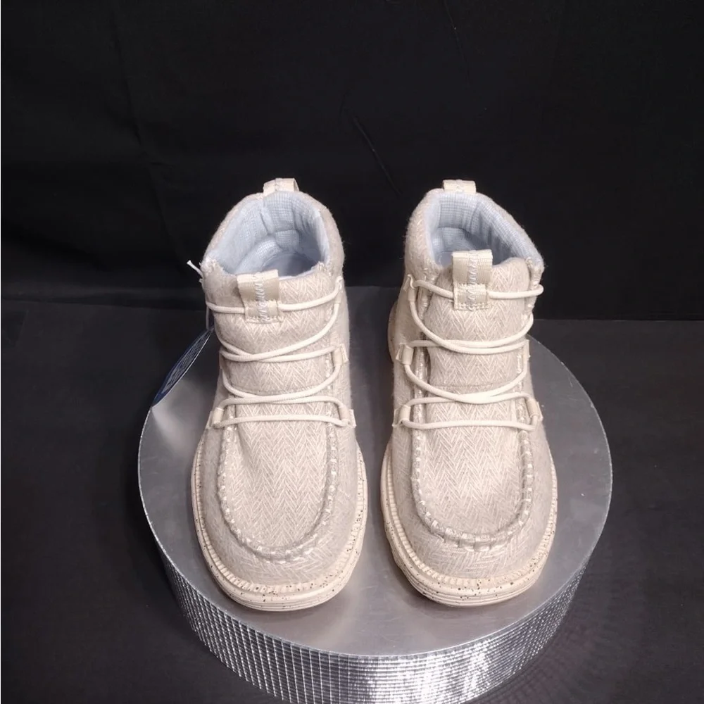 Dude Stylish Cream Kids Shoes size 6w brand new w tags