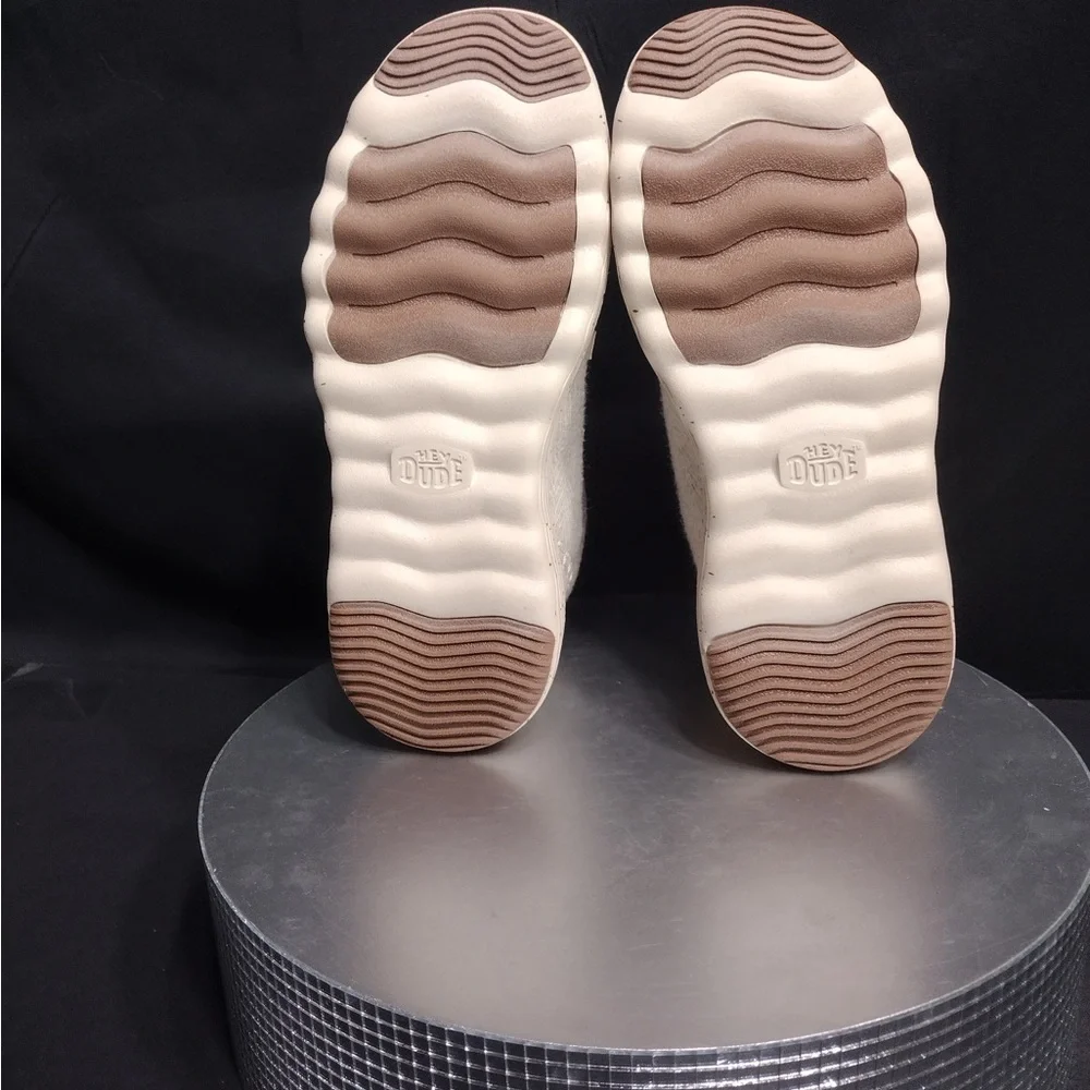 Dude Stylish Cream Kids Shoes size 6w brand new w tags