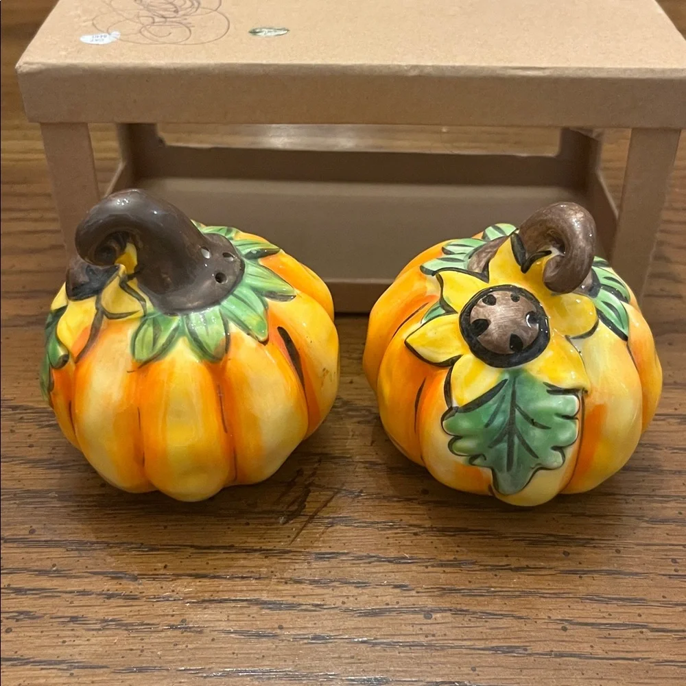 Blue Sky Clay Sunflower Pumpkin Salt‎ and Pepper Shakers, new