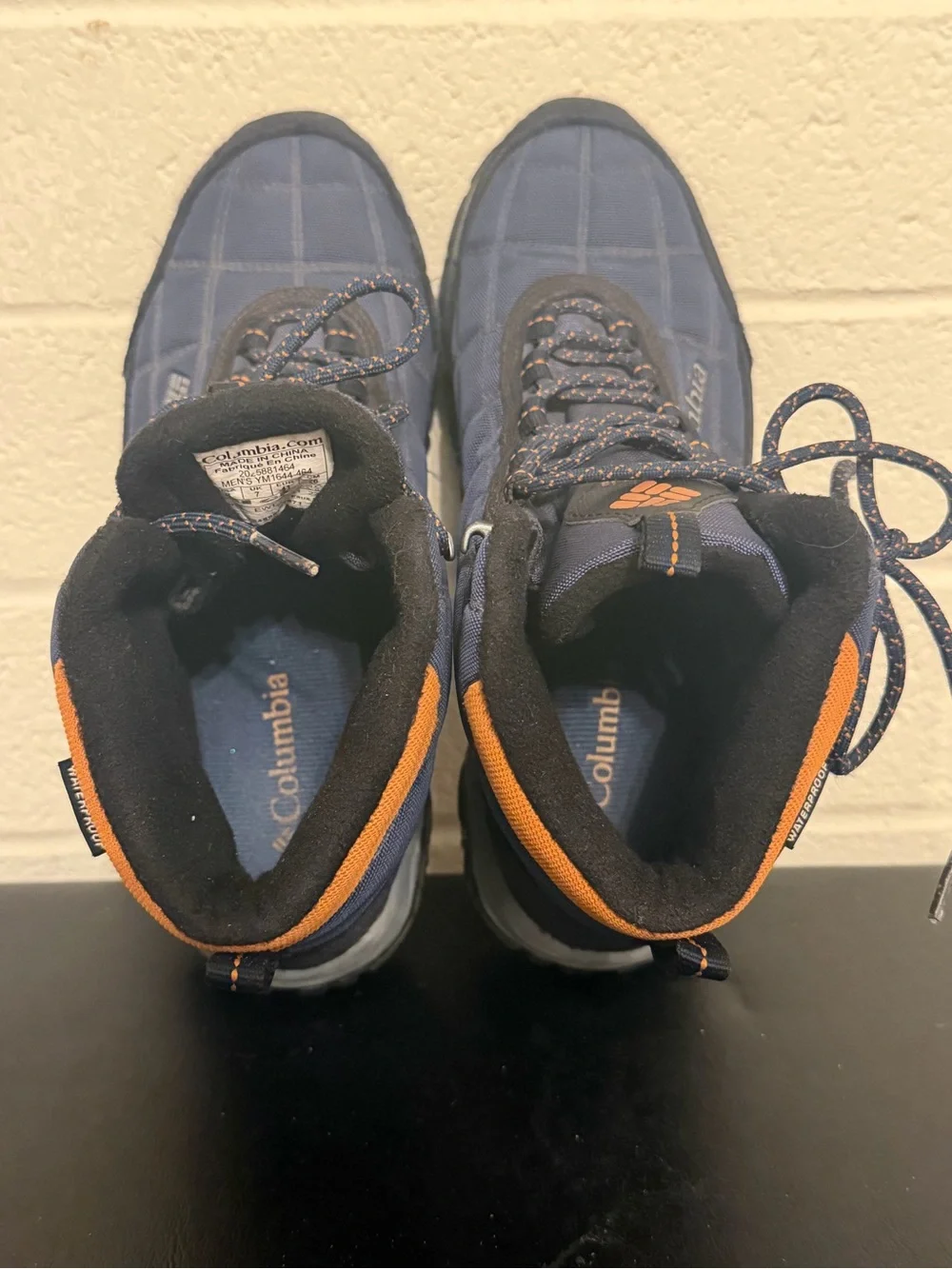 Columbia blue boots collar