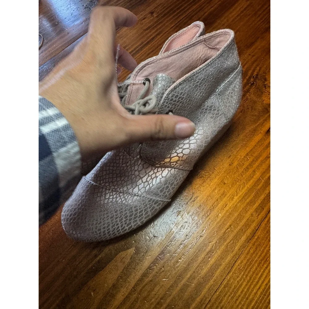 Toms desert wedge