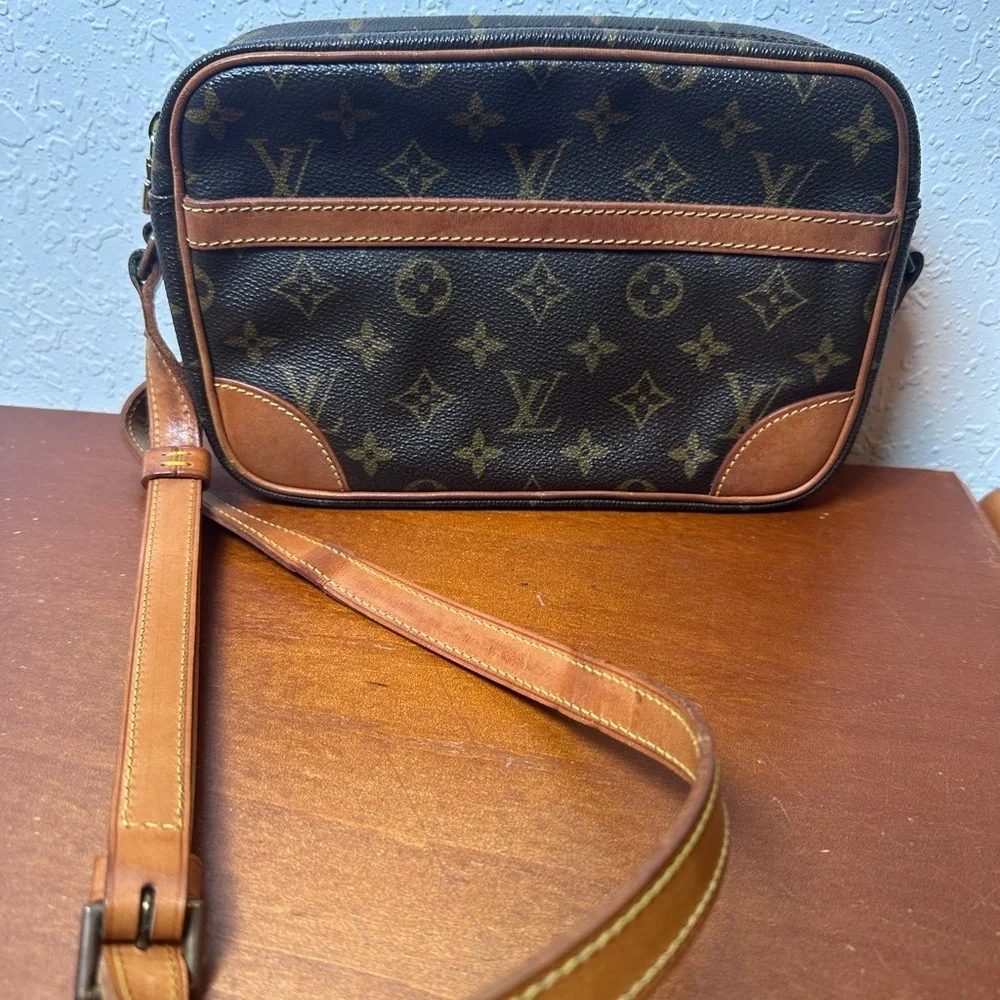 Auth Louis Vuitton Monogram Trocadero 24M51276