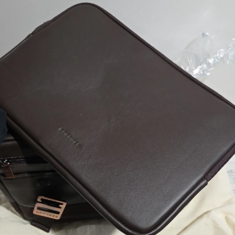 Nordweg Leather Messenger Bag