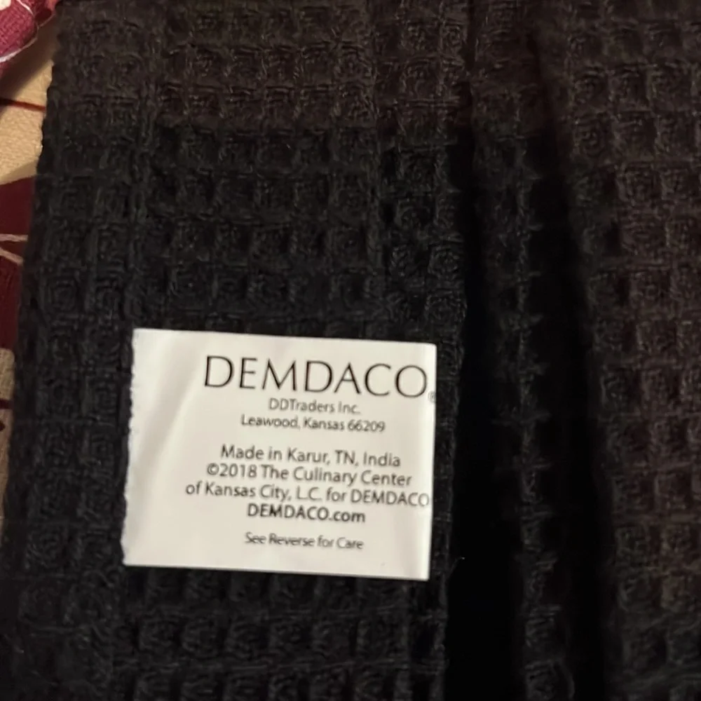 Demdaco kitchen boa