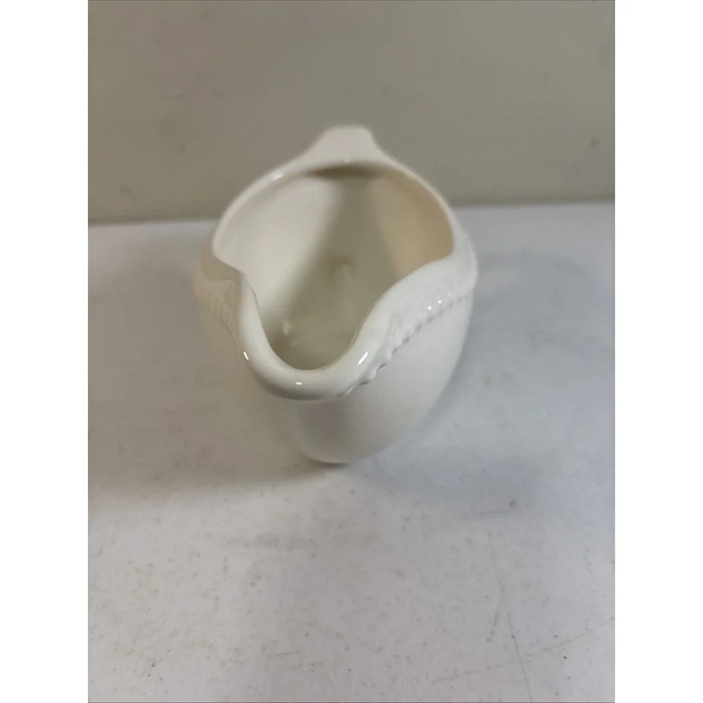 Pottery Barn Emma Gravy Boat Ivory‎ Cream Embossed Dot Edge EUC