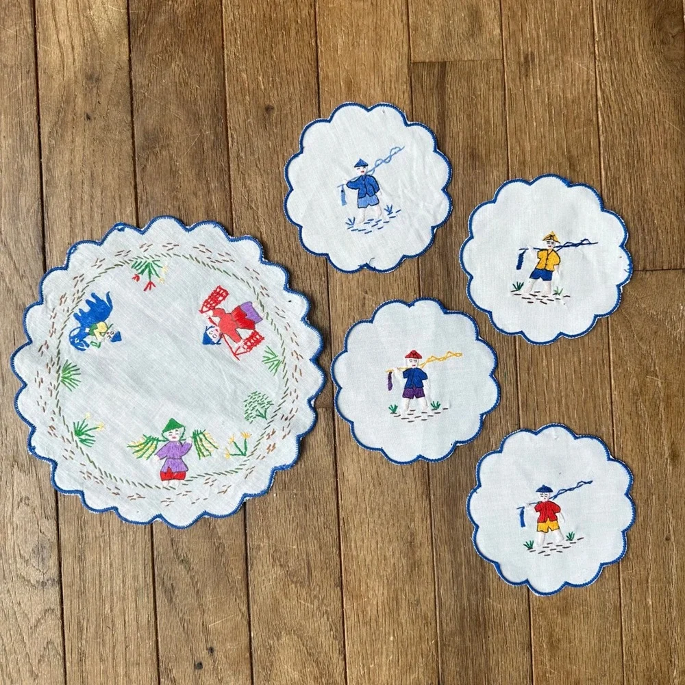 Vintage Embroidered Asian Linens Scalloped‎ Edge Coasters & Doily Folk Art READ