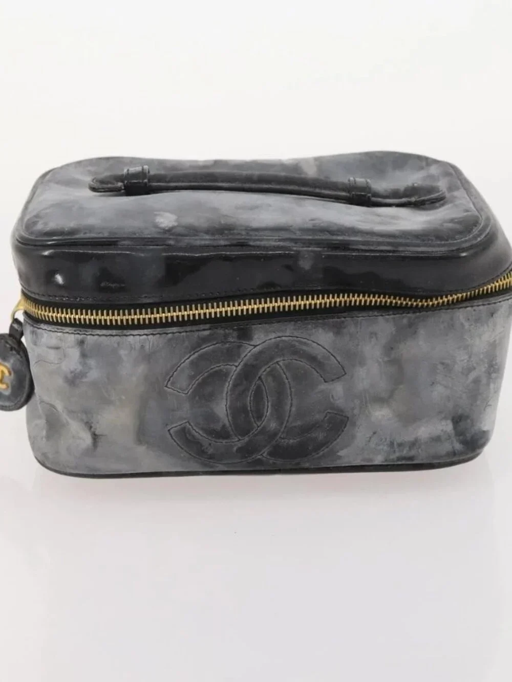 CHANEL inside	rubbing in	italy