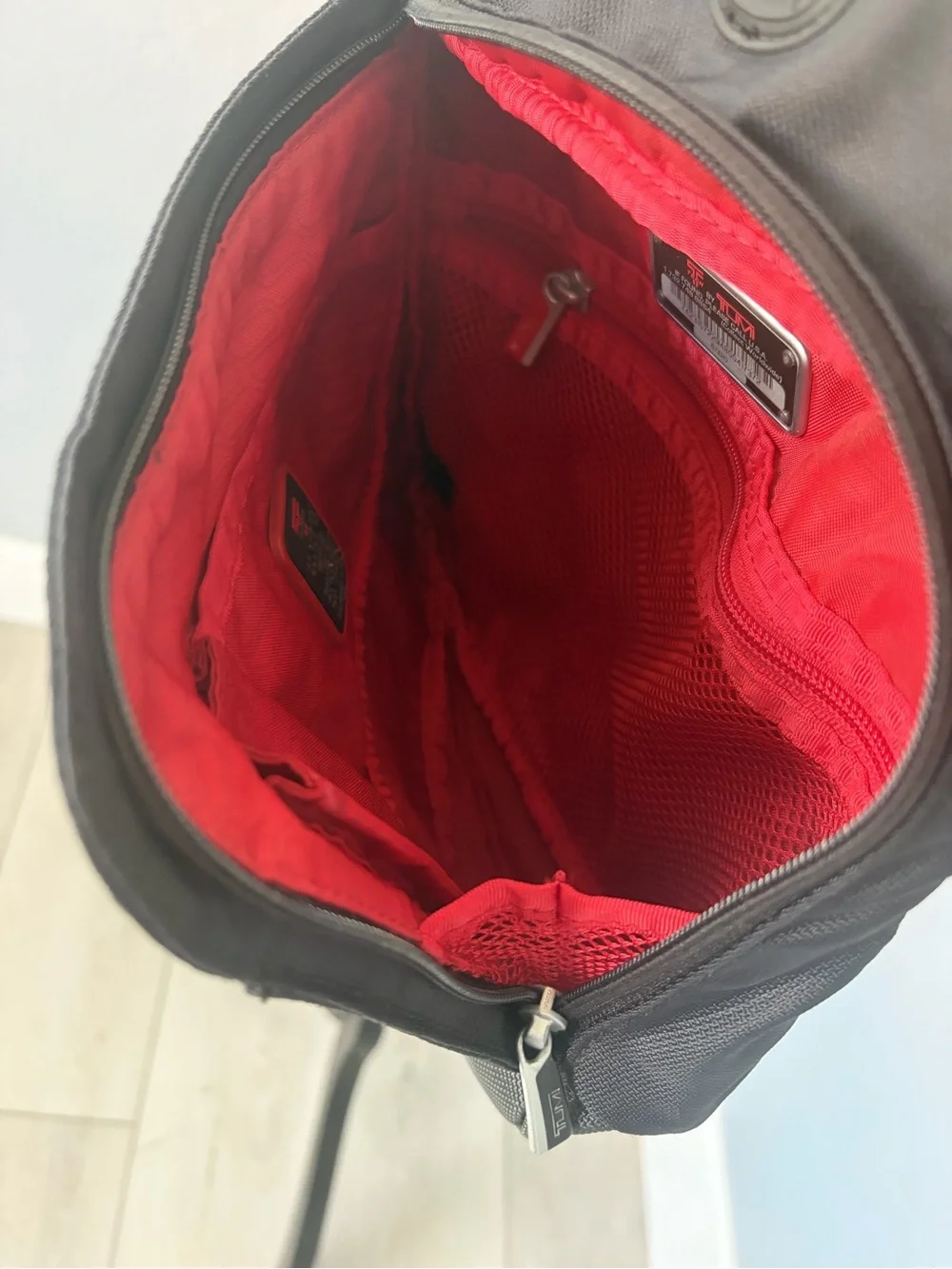 Tumi compact messenger