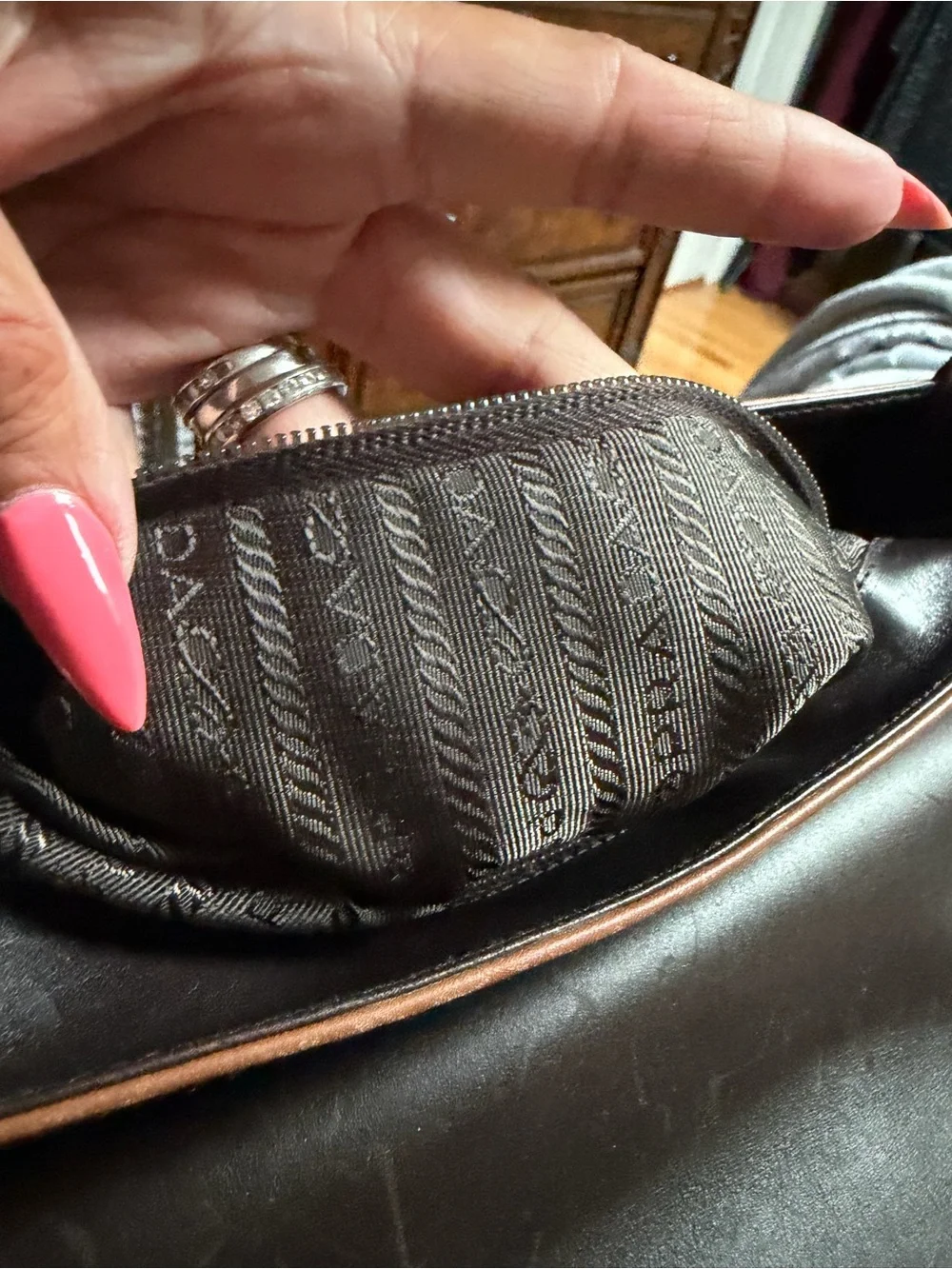 Prada not this messenger