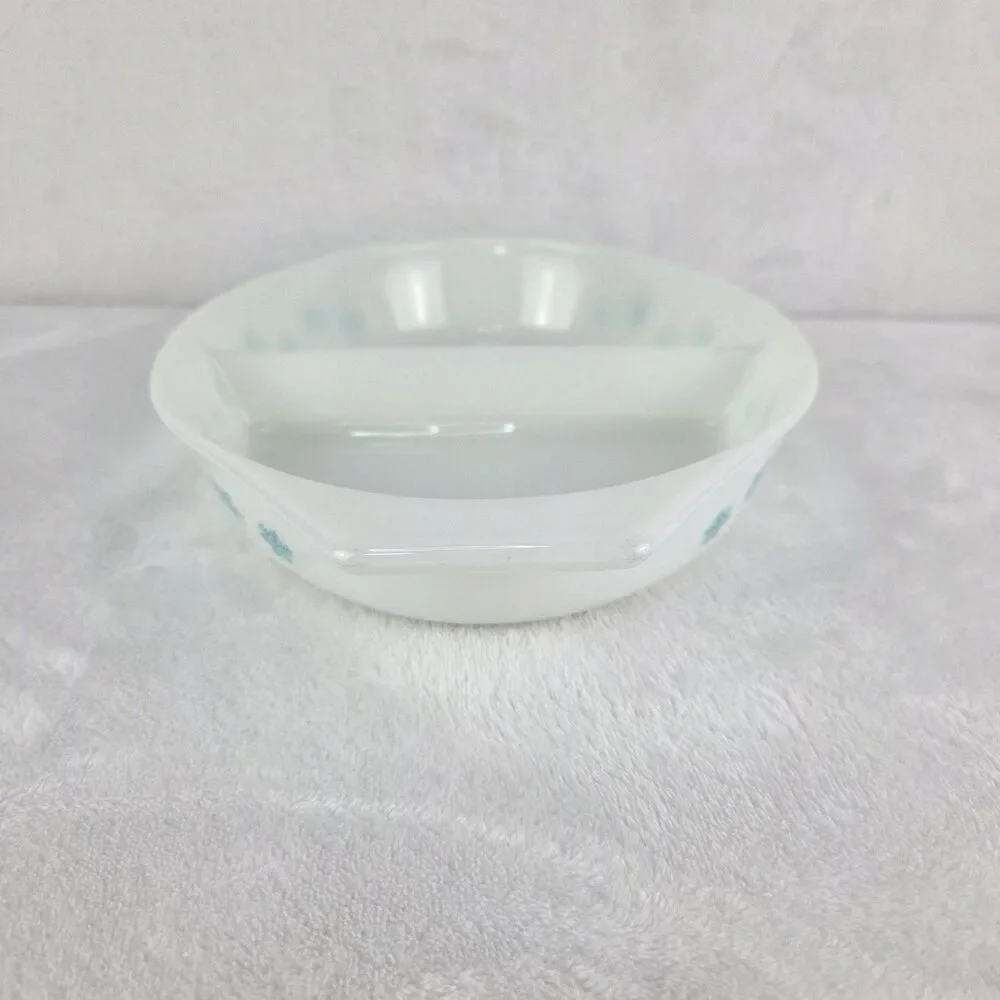 Pyrex casserole features clear