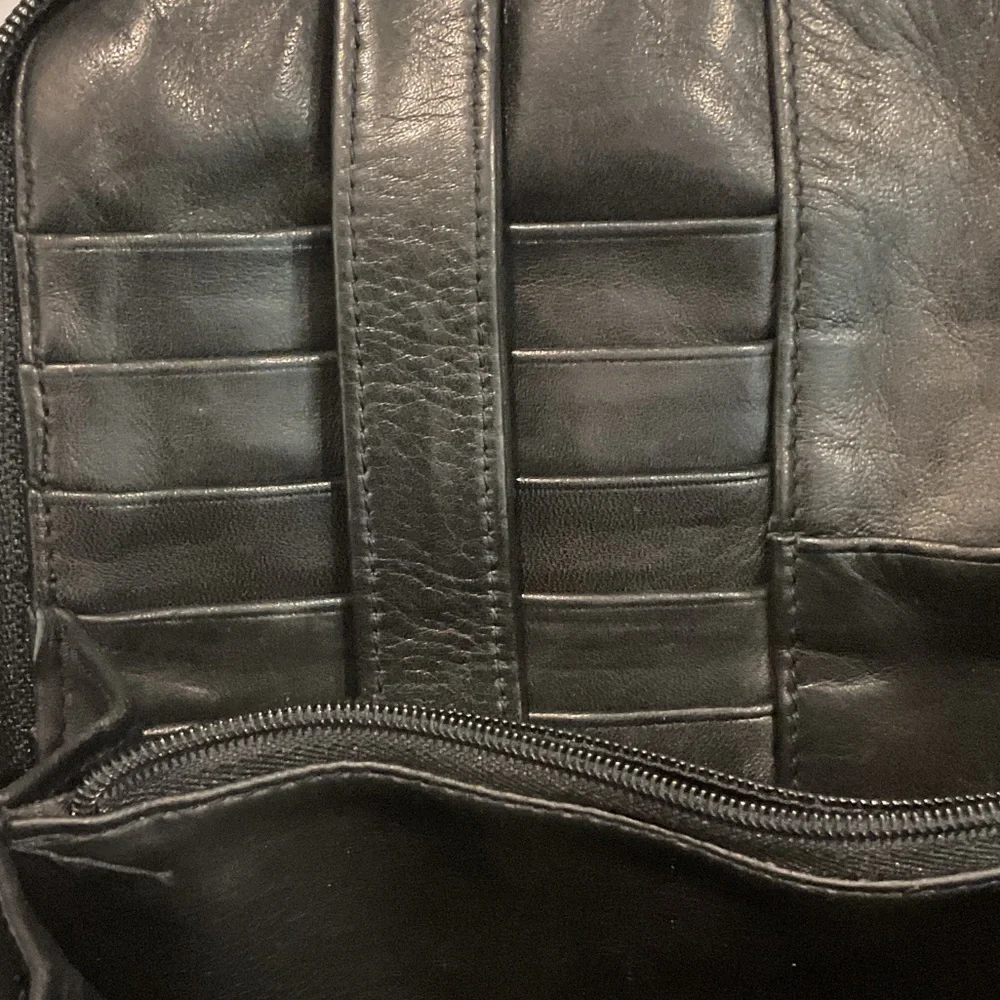 Perlina sophisticated messenger