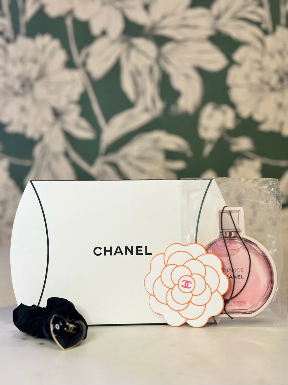 CHANEL Beauté Gift Set: Camellia Hair Accessory Set