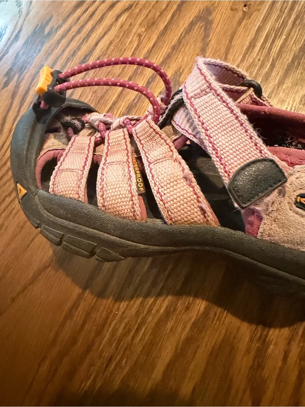 Keen Girls Kids Pink Closed-Toe Hiking Sandals with Easy Pull Laces Size 10C