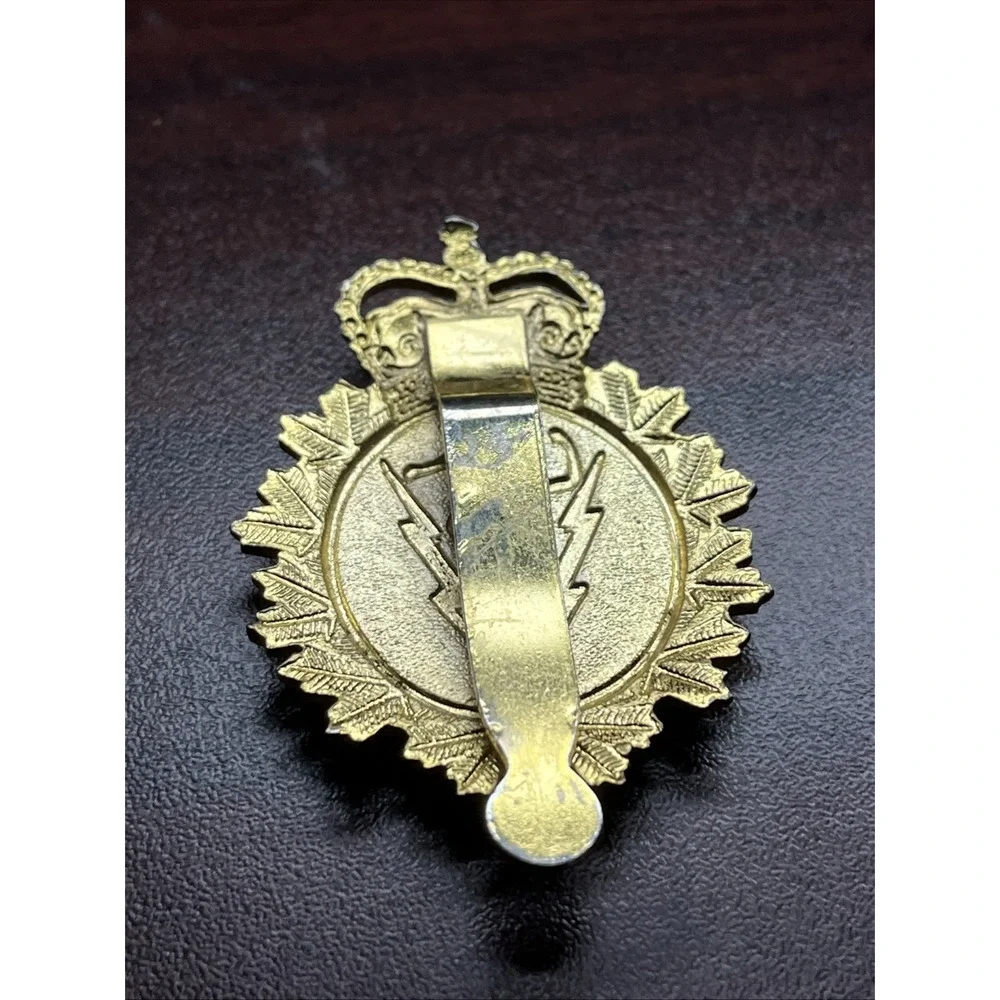 Canadian Forces Signals Communications Branch Cap Badge‎