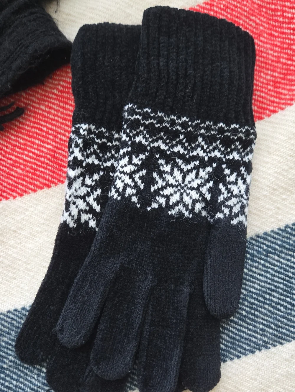 Black Winter Beenie, Scarf and Gloves Set with Snowflake Pattern Set