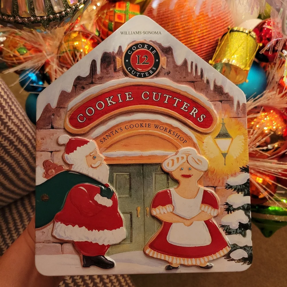 Williams Sonoma Santa's Cookie Workhsop Tin Cookie Cutter Set ~ Cute ~ Like New