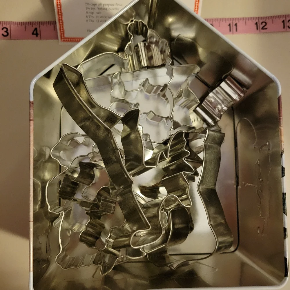 Williams Sonoma possibly cutter elves