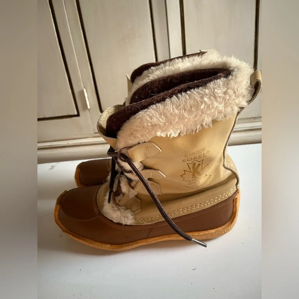 Women’s Vintage Sorel Nanook Insulated Lace Up Wool Lined Tan Winter Boots 9