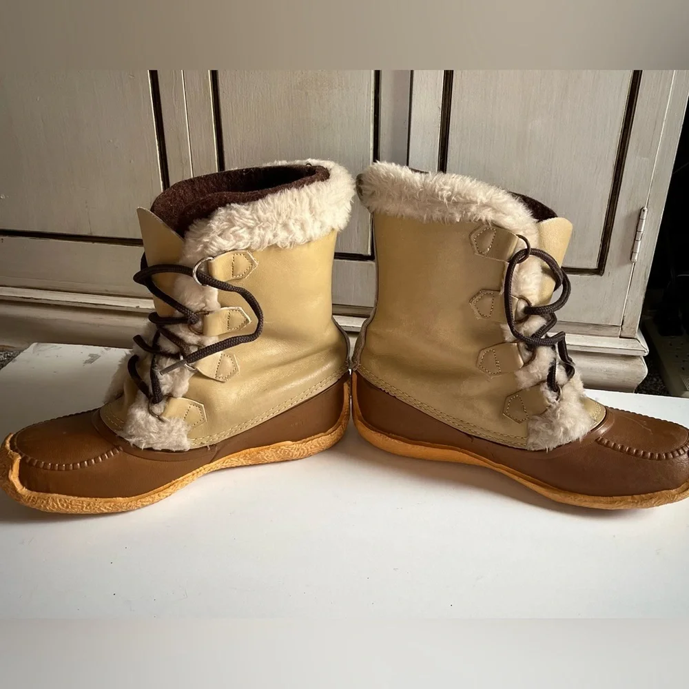 Women’s Vintage Sorel Nanook Insulated Lace Up Wool Lined Tan Winter Boots 9