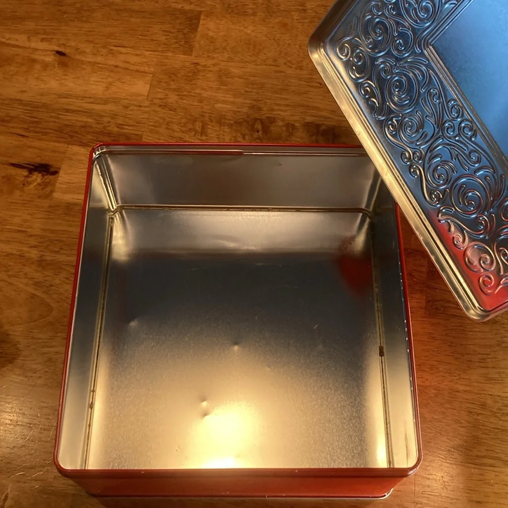Set of tins