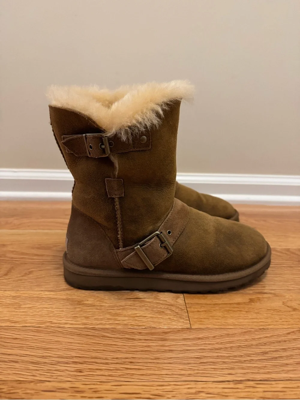 UGG classic short