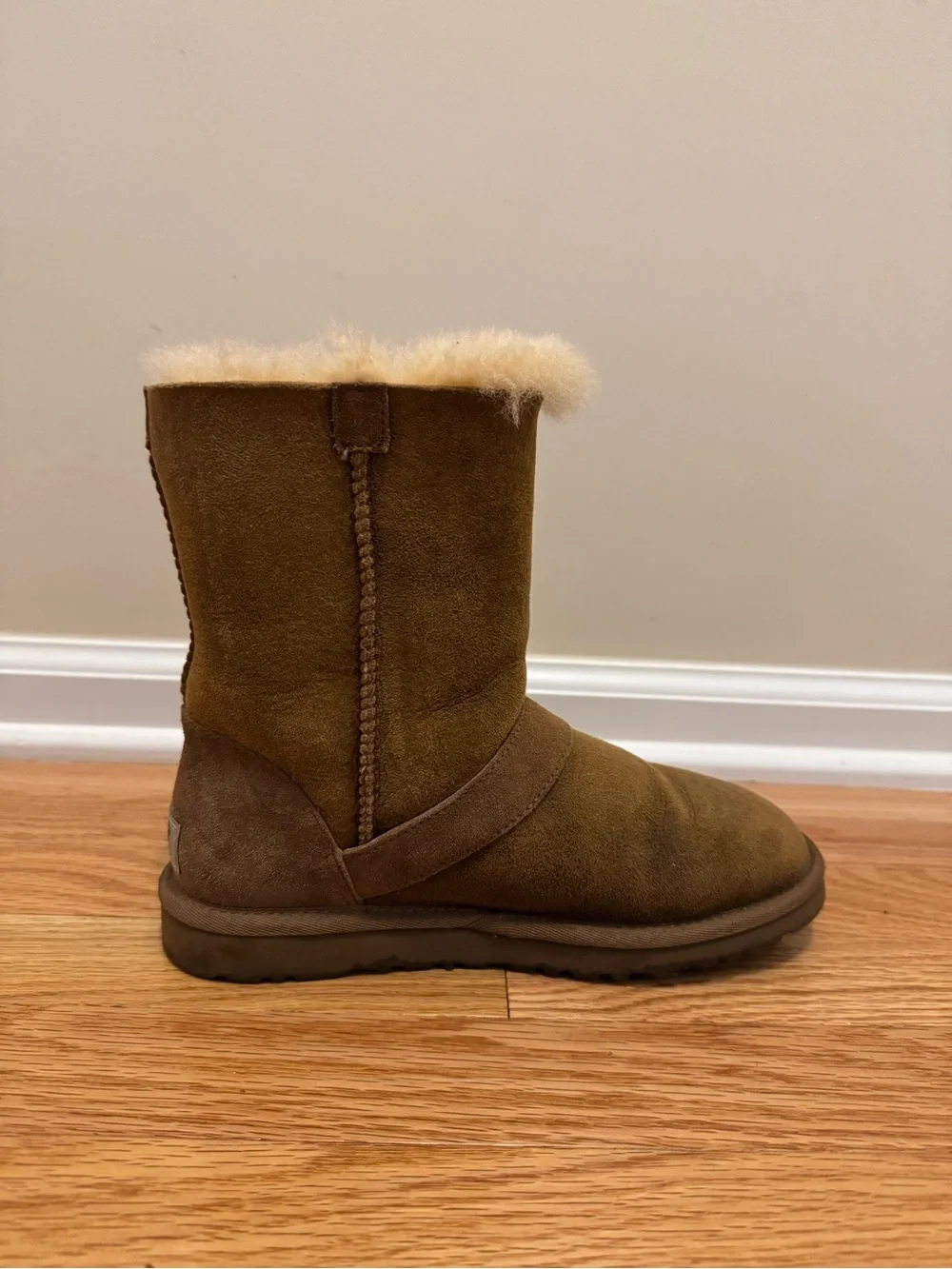 UGG classic short