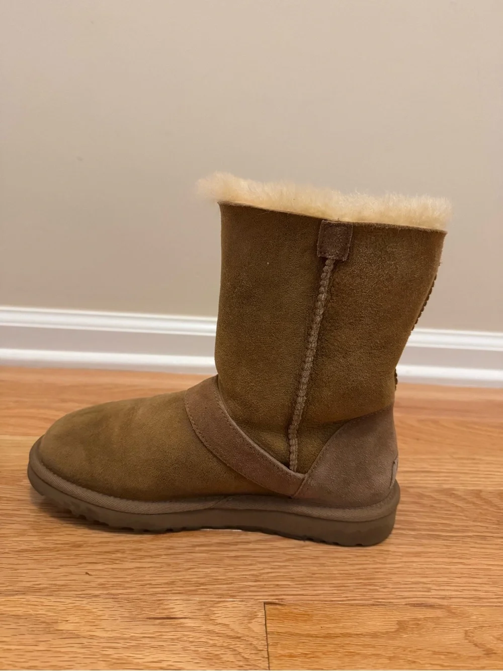 UGG classic short