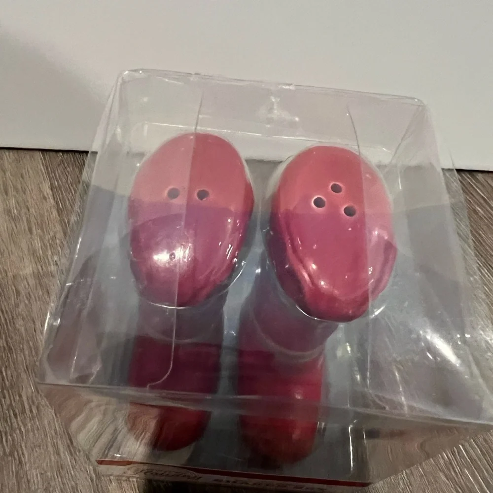 ⭐️ 3/$20 HEB Holiday Boot Salt and Pepper Shaker Set