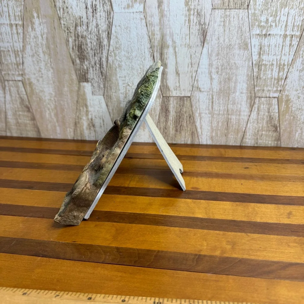 N/A tiny chipping