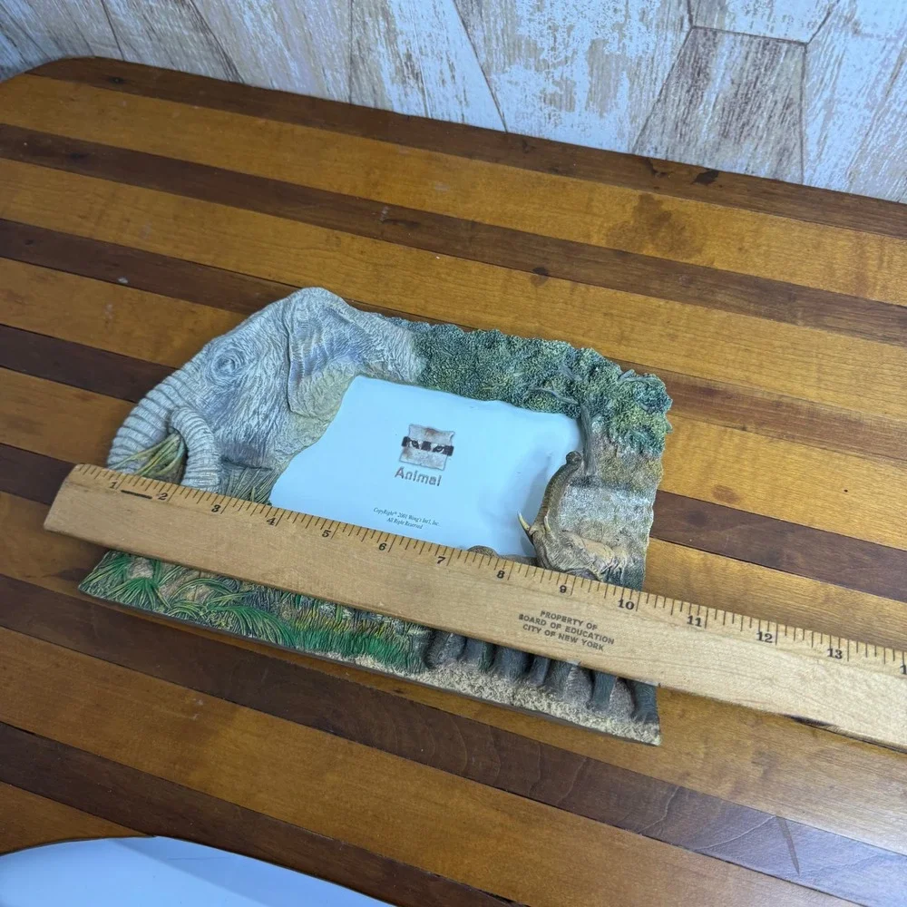N/A tiny chipping