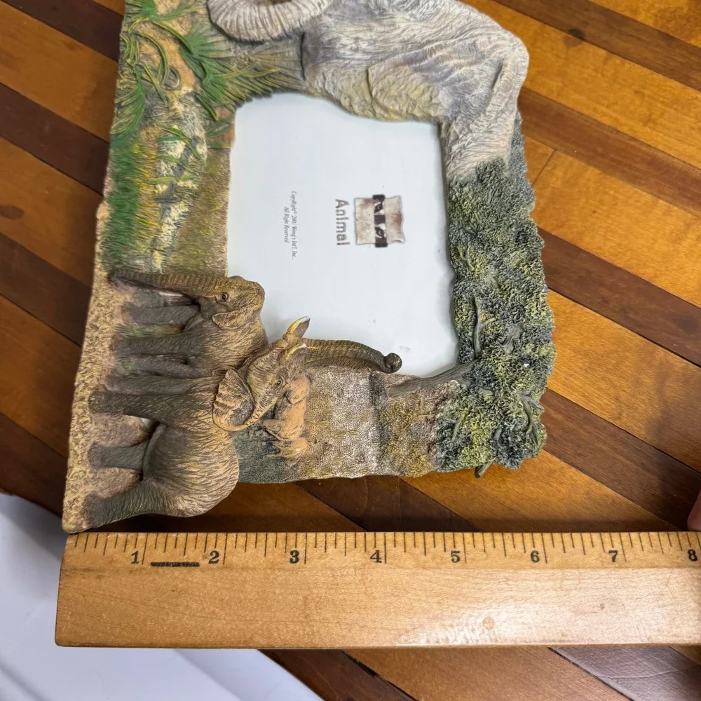 N/A tiny chipping