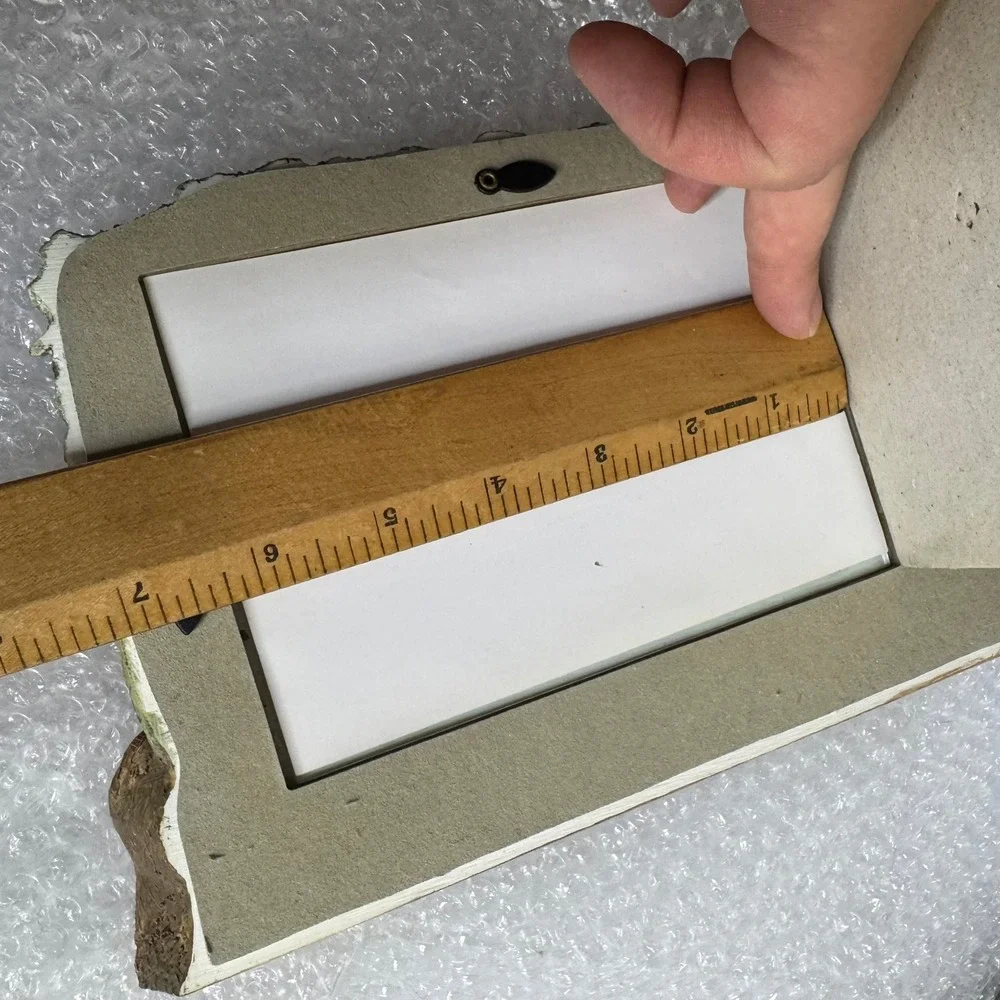 N/A tiny chipping