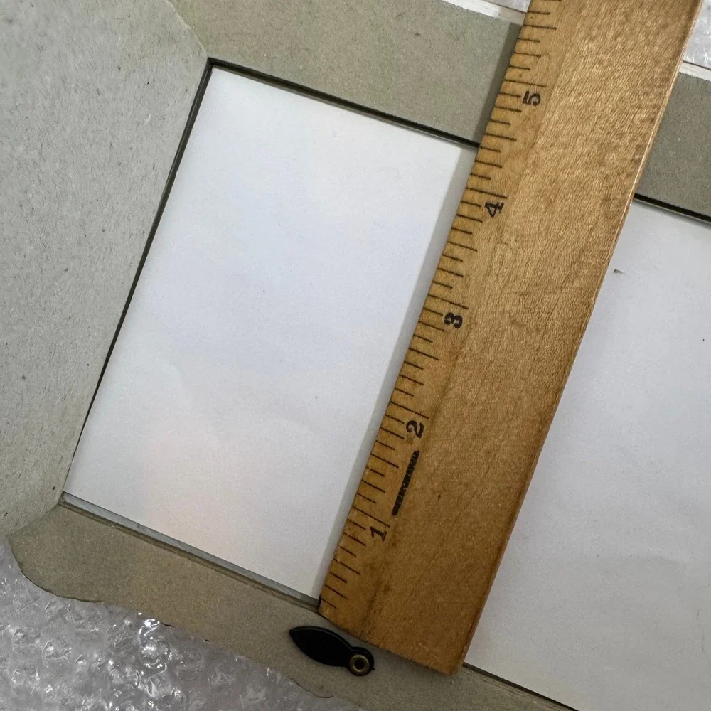 N/A tiny chipping