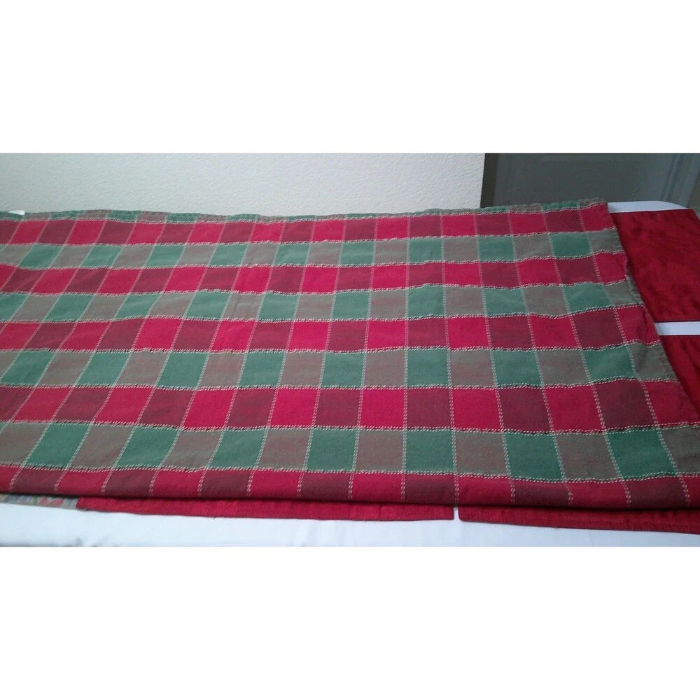 Christmas Table Cloth & Placemats 54