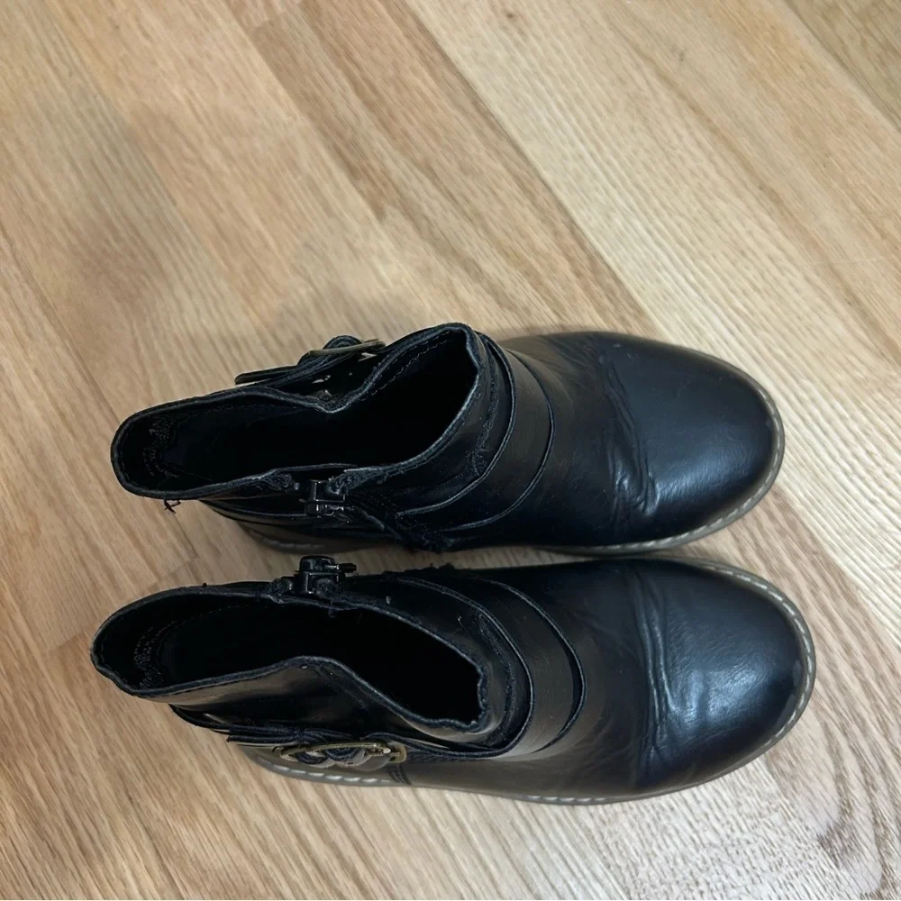 Old Navy box triple ankle
