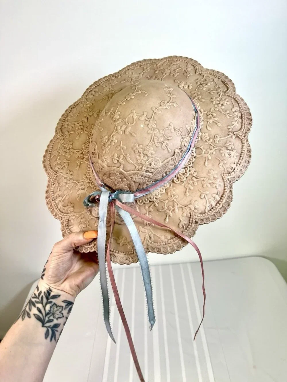 VTG Lace Bonnet Wall Pocket Cottagecore Victorian Nursery Chalkware Decor Boho