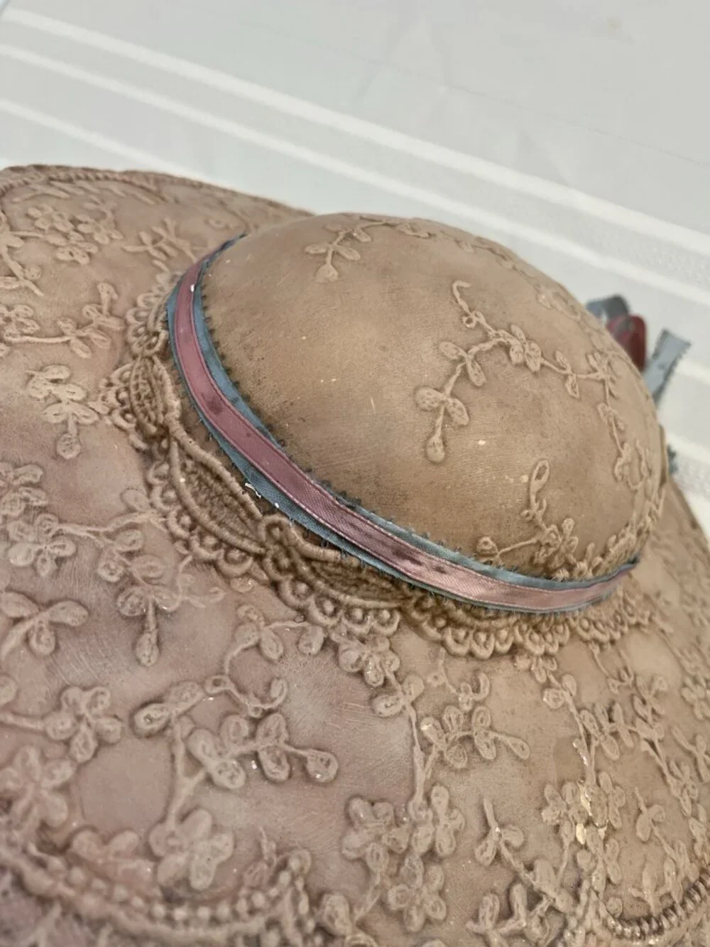 VTG Lace Bonnet Wall Pocket Cottagecore Victorian Nursery Chalkware Decor Boho