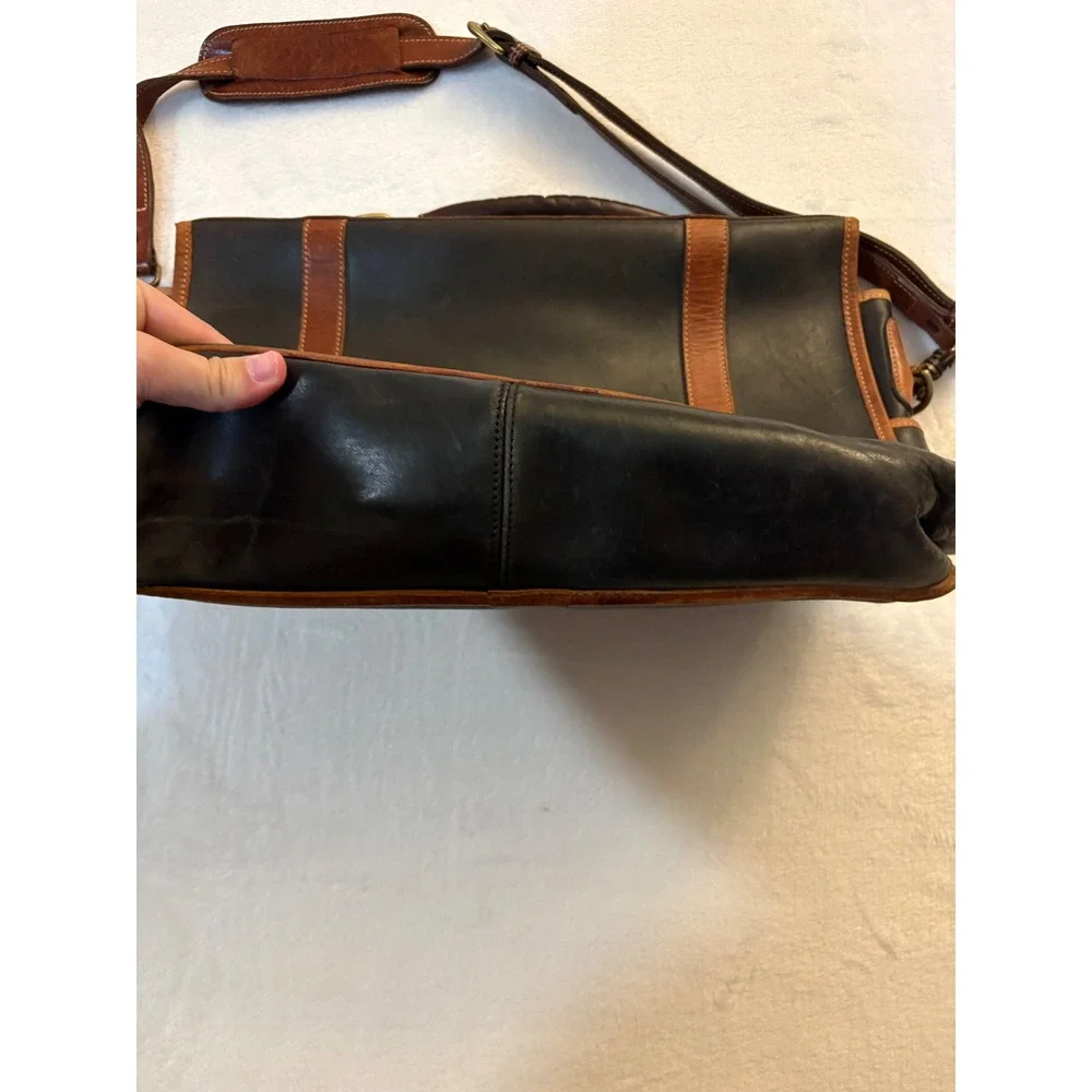 Tusting leather messenger