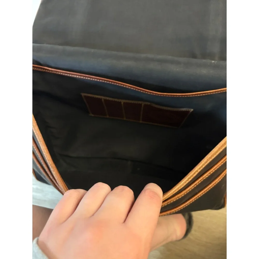 Tusting leather messenger