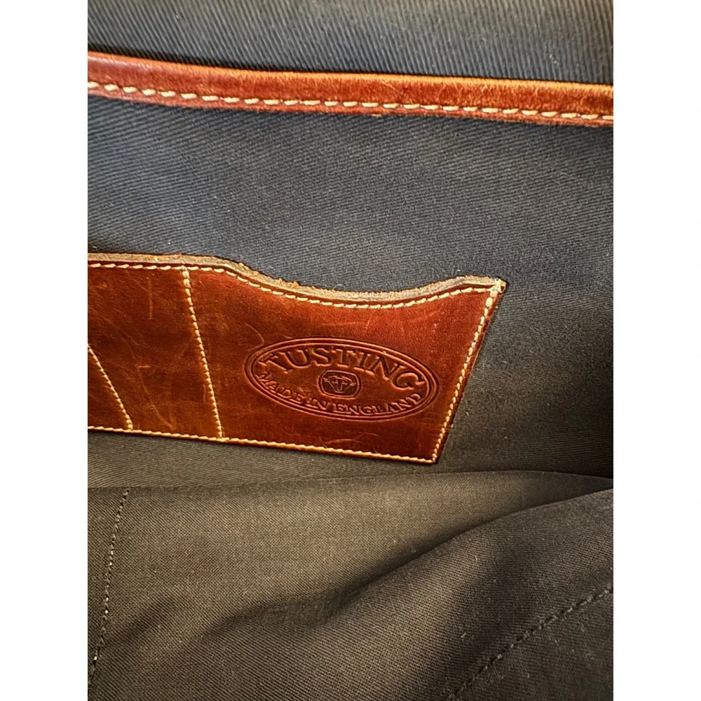 Tusting leather messenger