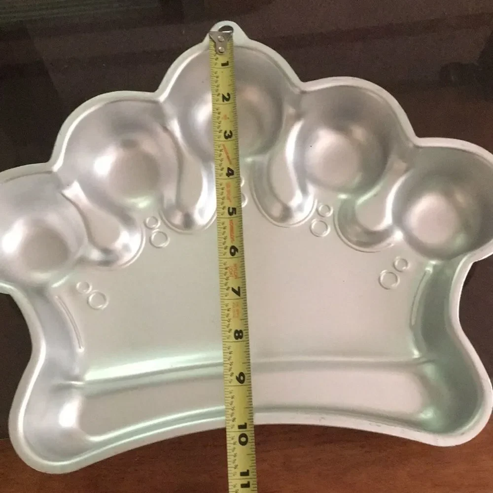 Wilton Cake Pan 2006 - #2105-1015 - Fun and Functional!