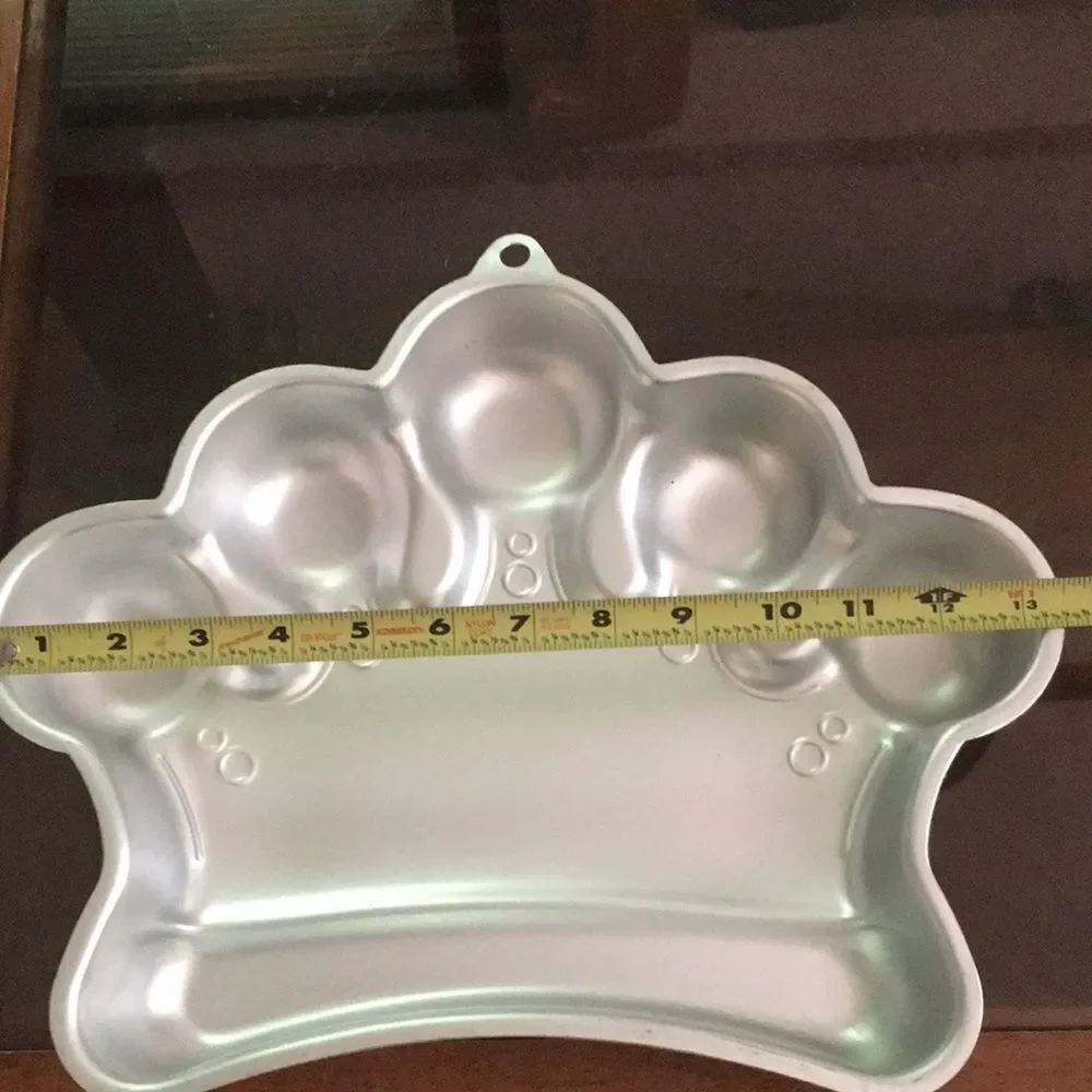 Wilton Cake Pan 2006 - #2105-1015 - Fun and Functional!