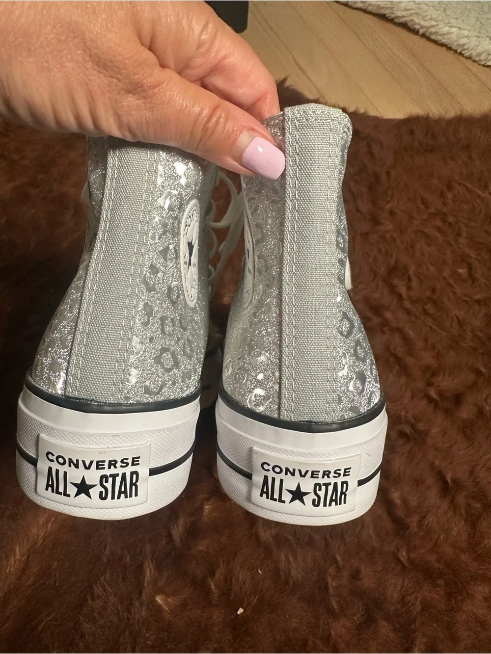 Converse tops straight off