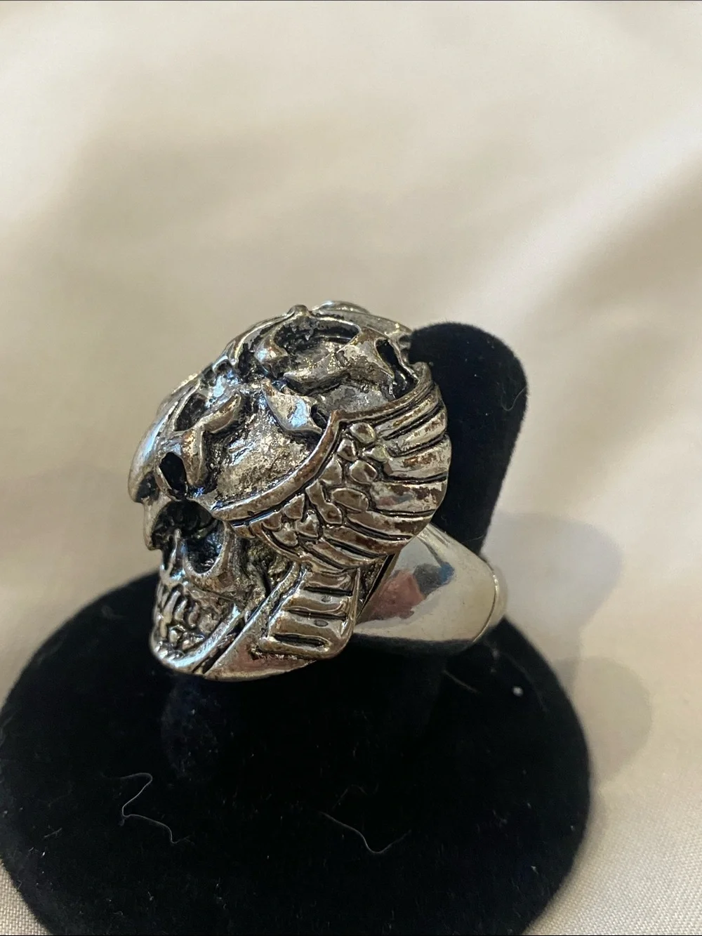 Large skull shape ring. One size