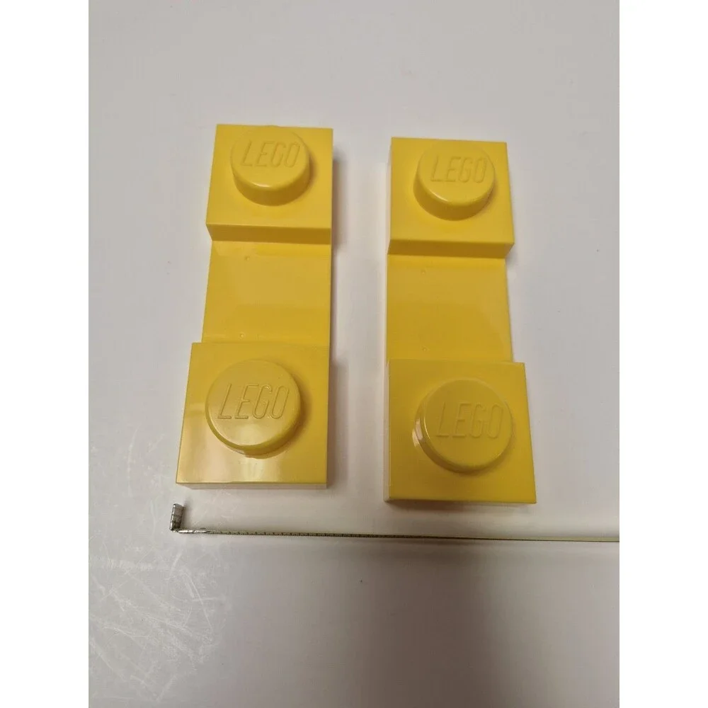 Lego 2pc yellow