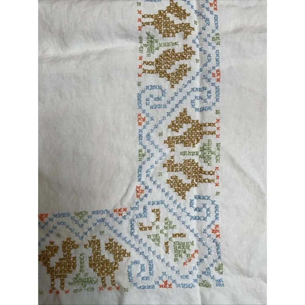 Vintage Linen Embroidered Roosters Tablecloth 39 X 40