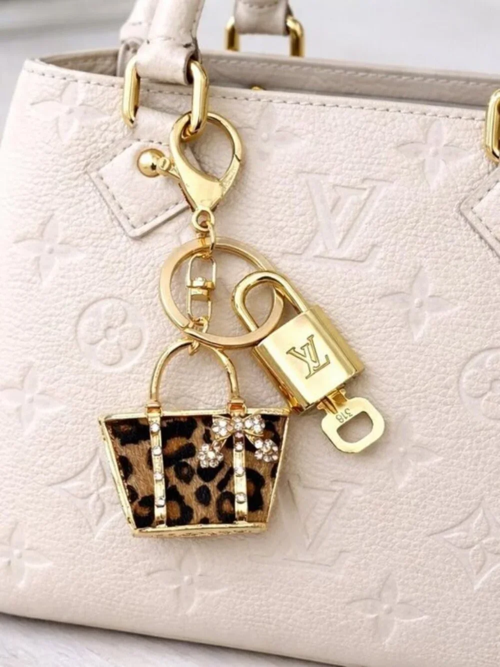 LV Gold Padlock Authentic 🔑 Luxury Bag Charm w/ Unbranded Leopard Bag Keychain