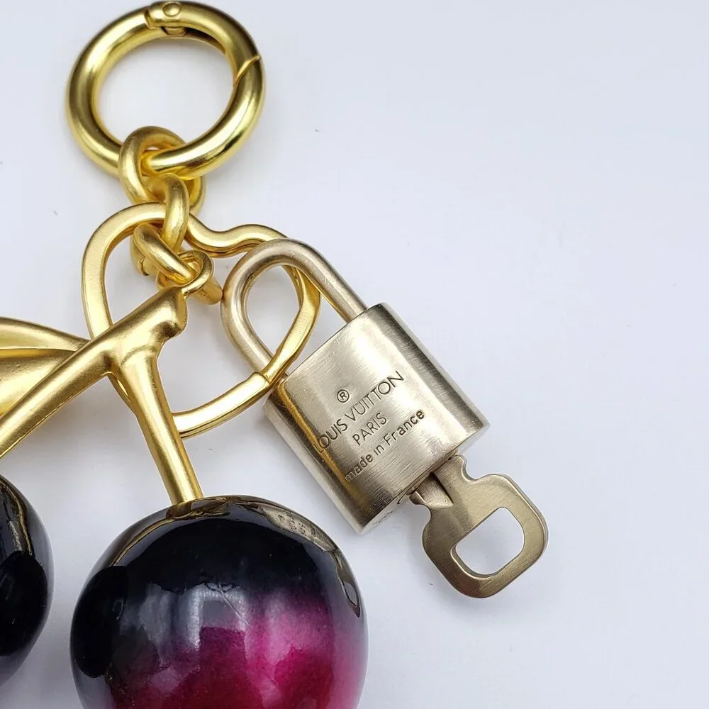 Louis Vuitton elegant apple