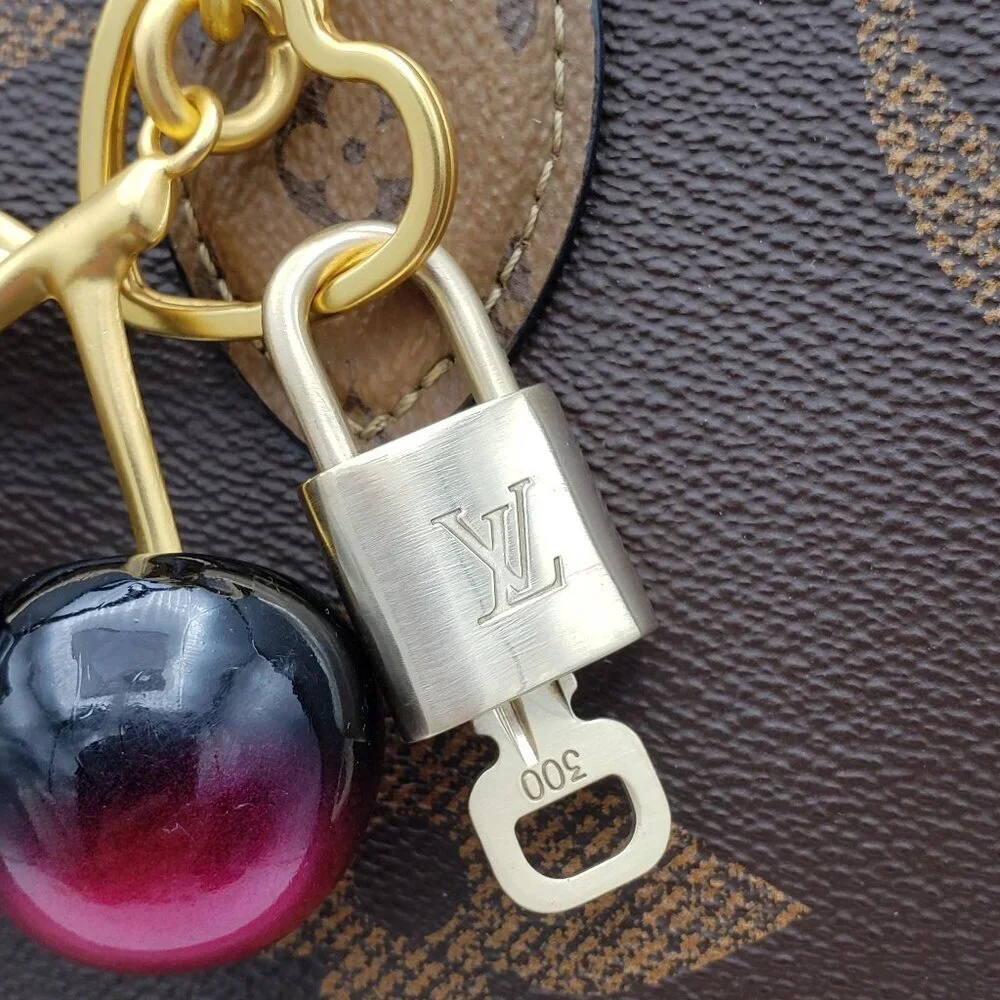 Louis Vuitton elegant apple